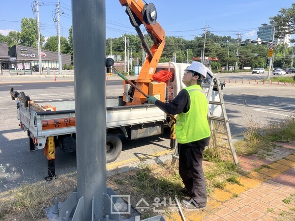 ‘2026~2027 수원 방문의 해’ 맞아 도시환경 새 단장…수원특례시, 도로표지판 지주 정비한다