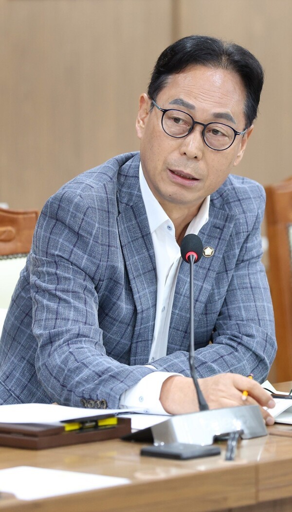 수원특례시의회 보건복지위원회 이승철 의원, “복지 사각지대 해소 위해‘찾아가는 복지’강화해야