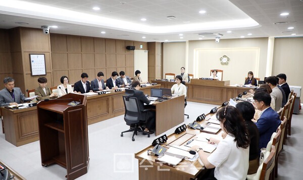 수원특례시의회 예산결산특별위원회, 2026년도 제1회 추가경정예산안 등 5건 심사 마무리
