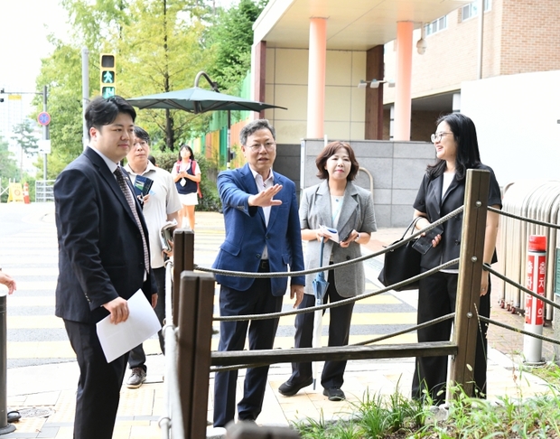 수원시 영통구 박사승 구청장 숨은 불편 확인 위해 '생생현장해결단' 출동