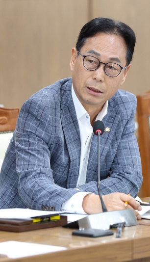 수원특례시의회 보건복지위원회 이승철 의원, “복지 사각지대 해소 위해‘찾아가는 복지’강화해야”