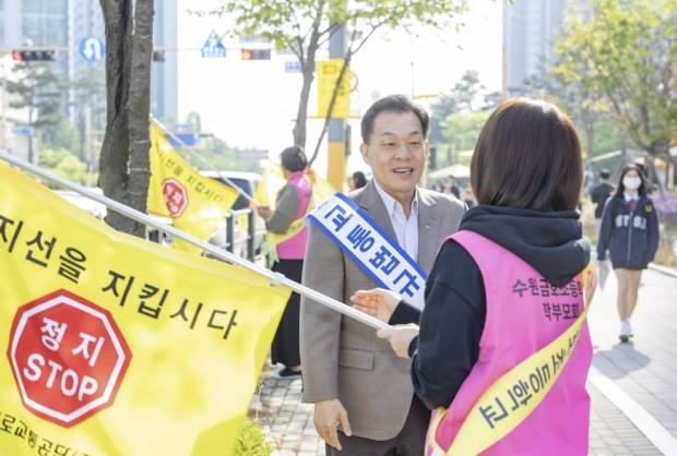 수원특례시, 3년 전 어린이보호구역 사망사고 났던 장소에서 교통안전 문화 정착 위한 민·관·경 합동캠페인