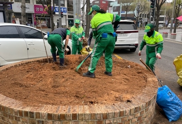 수원시 장안구 영화동, 버려진 화단 환경정비로 꽃필 자리를 열다