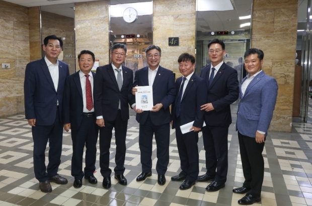 경기도의회, 지방의회 부활 35주년 맞아 국회에 ‘지방의회법 제정 건의안’ 전달